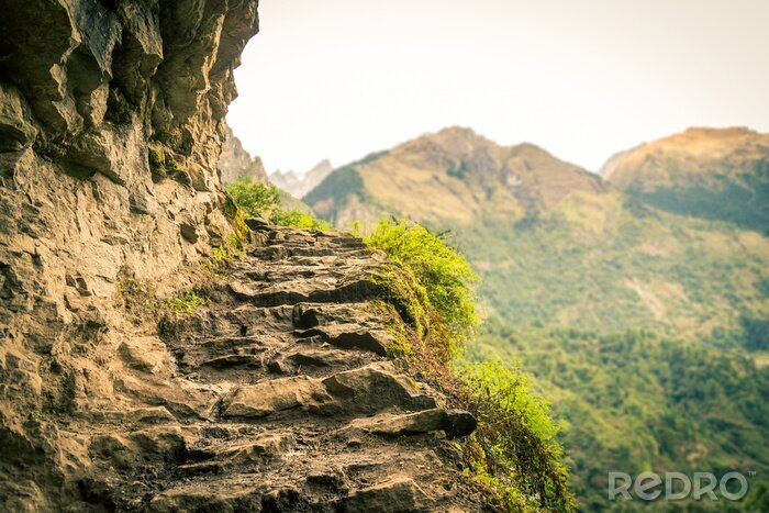 Fotobehang Mountain trap gemaakt van steen in de Annapurnas circuit