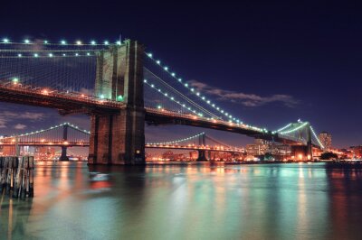 Nacht en de brug in Manhattan
