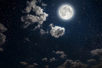 Nachtelijke hemel met sterren en volle maan