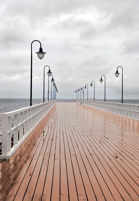 Fotobehang Natte pier na regen