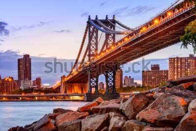 Fotobehang New York City, USA at the Manhattan Bridge spanning the East River.