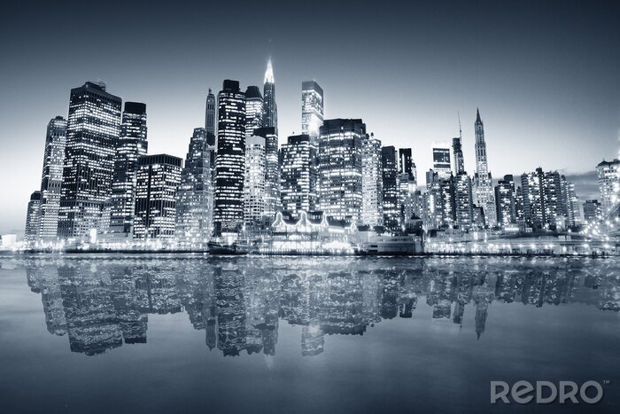 Fotobehang New York City vanuit het perspectief van het wateroppervlak