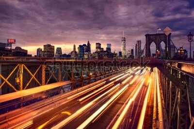 Fotobehang Night car traffic on Brooklyn Bridge in New York City