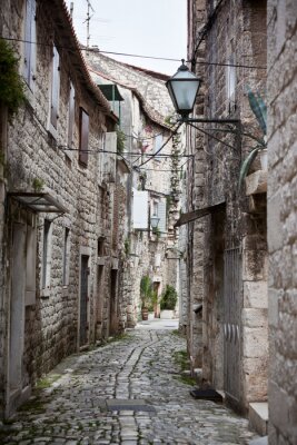 Fotobehang Old Stone smalle straatjes van Trogir, Kroatië