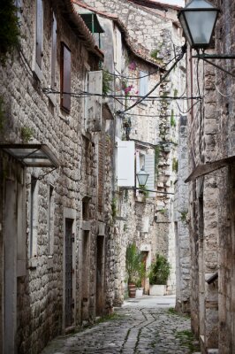 Fotobehang Old Stone smalle straatjes van Trogir, Kroatië.
