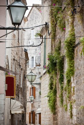 Fotobehang Old Stone smalle straatjes van Trogir, Kroatië
