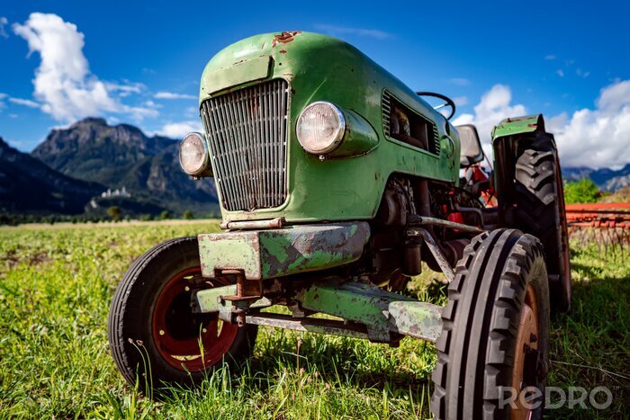 Fotobehang Old tractor in the Alpine meadows