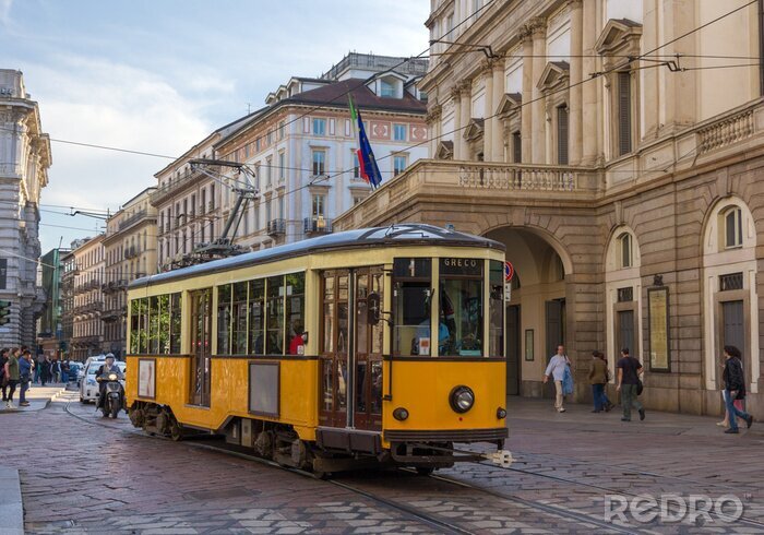 Fotobehang Old tram passing at La Scala theatre in Milan