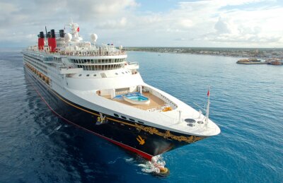 Fotobehang onvergetelijke vakantie aan boord van moderne cruiseschip