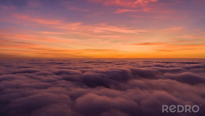 Fotobehang Oranje landschap met wolken