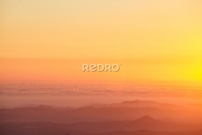 Fotobehang Oranje luchtaura bij zonsondergang