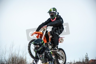 Fotobehang Orenburg, Orenburg regio, Rusland - 10 maart 2013: Juniors concurreren in de winter Motocross