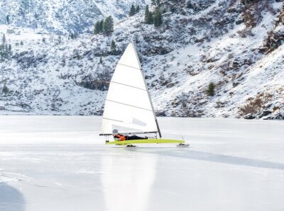 Fotobehang Originele zeilboot op het ijs