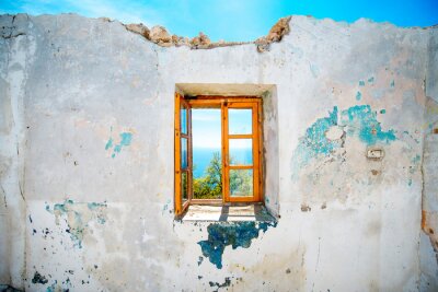 Fotobehang Oud venster in verlaten huis