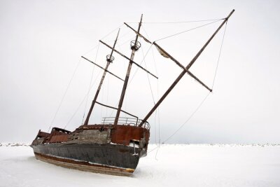 Fotobehang Oud zeilschip op het zand