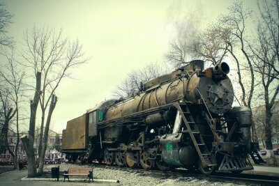 Fotobehang Oude locomotief trein in tentoonstelling