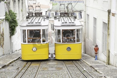 Fotobehang Oude trams in Lissabon, detail van een oude vervoer stad, oude kunst, het toerisme in de stad