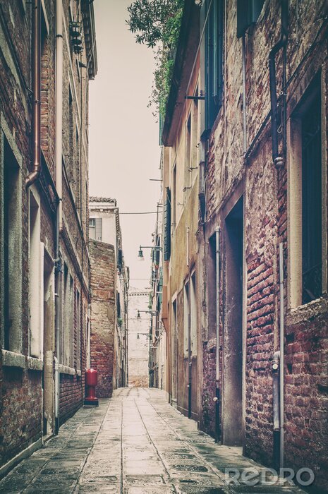 Fotobehang Oude uitzicht op straat in Venetië, Italië.