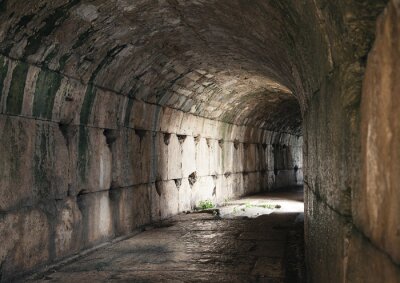 Fotobehang Oude verlaten tunnel
