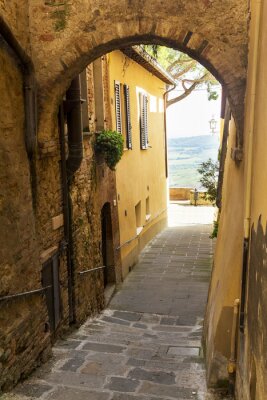 Oude vintage straat in een Italiaans dorp