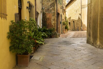 Fotobehang Oude vintage straat in een Italiaans dorp in Toscane