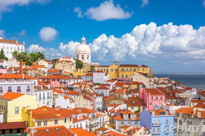 Fotobehang Panorama van kleurrijke gebouwen in Lissabon