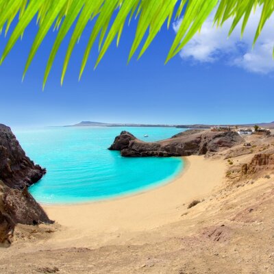 Paradijslijk strand en turquoise zee