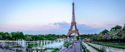 Parijs en de Eiffeltoren bij zonsondergang
