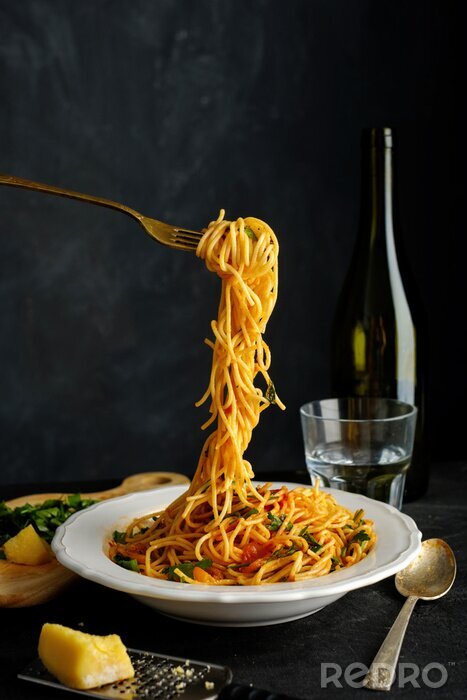 Fotobehang Pasta met verse tomaten en kruiden