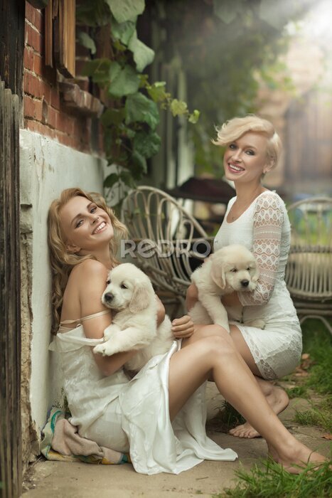 Fotobehang Perfecte blonde schoonheden die jonge honden