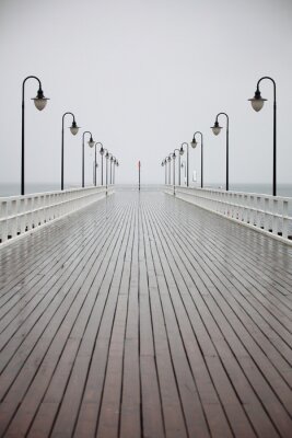 Fotobehang Pier in Gdynia in de regen