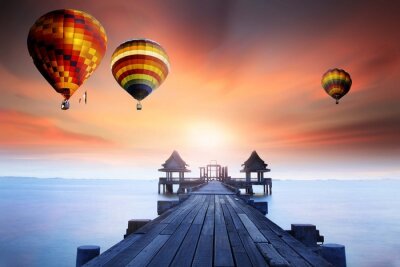 Fotobehang Pier met kleurrijke ballonnen