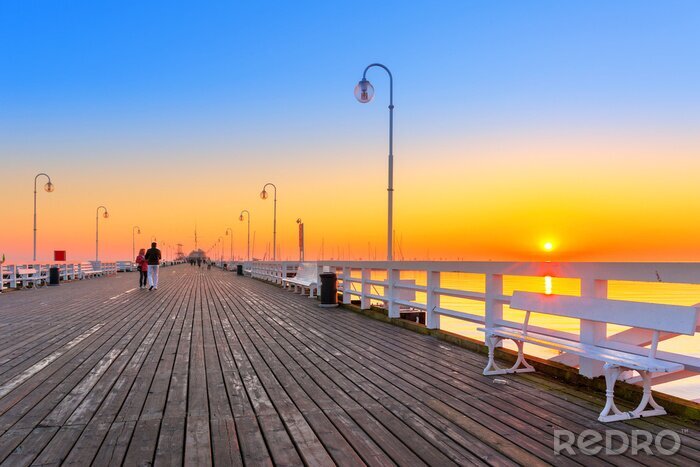 Fotobehang Pier op een achtergrond van een mooie hemel