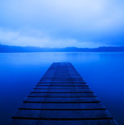 Fotobehang Pier op een blauw meer