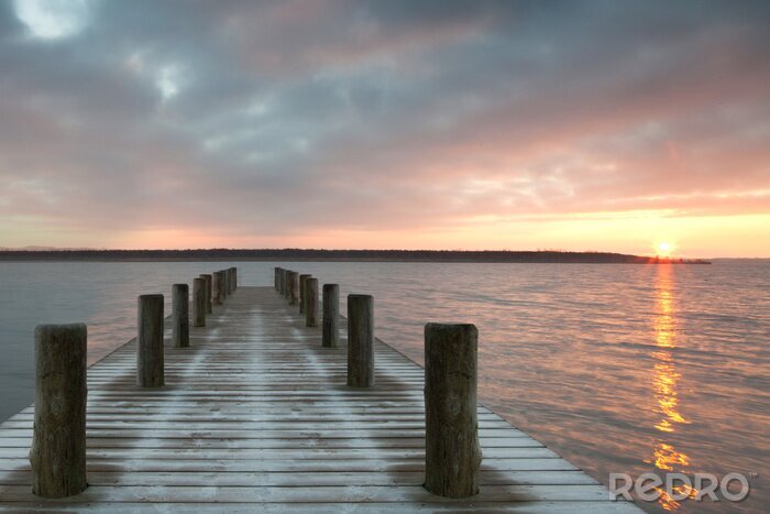 Fotobehang Pier op een meer in de winter