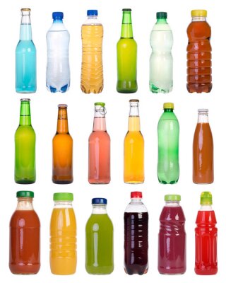Fotobehang Plastic en glazen flessen met drank