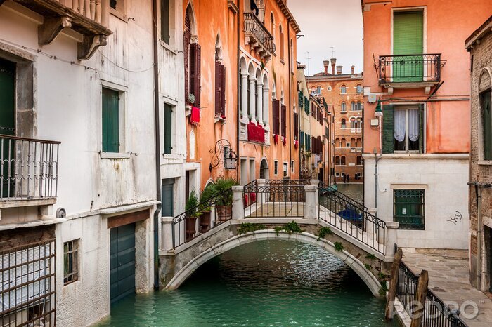 Fotobehang Pont sur le canal à Venise