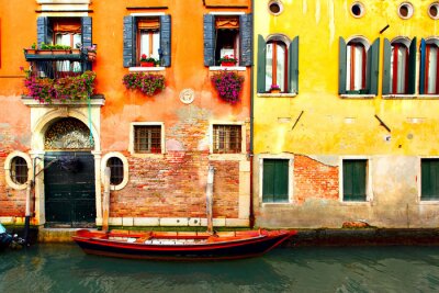 Fotobehang Prachtige kleurrijke huizen in Venetië