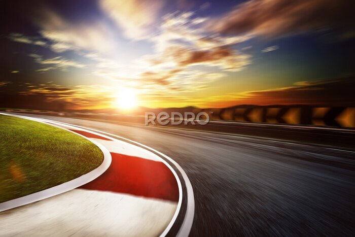 Fotobehang Renbaan bij zonsondergang
