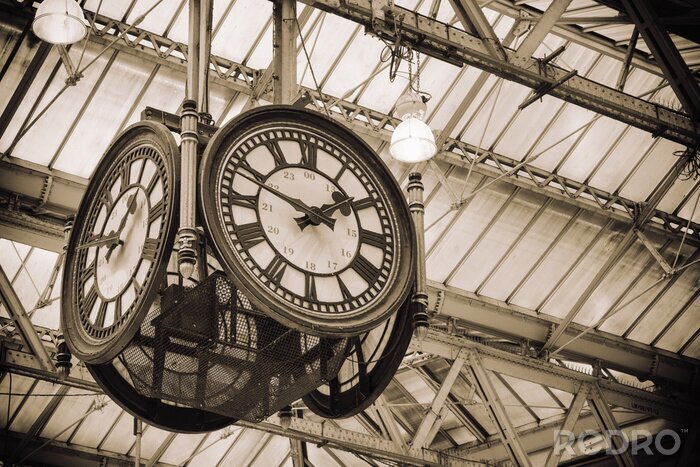 Fotobehang Retro klok op het station