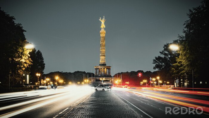 Fotobehang Rijdende auto's op een Berlijnse straat