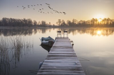 Fotobehang Rivierlandschap met een brug