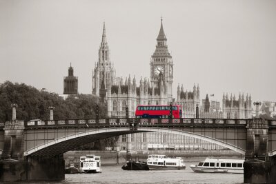 Fotobehang Rode bus in grijs Londen