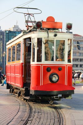 Fotobehang Rode uitstekende tram in Istanbul