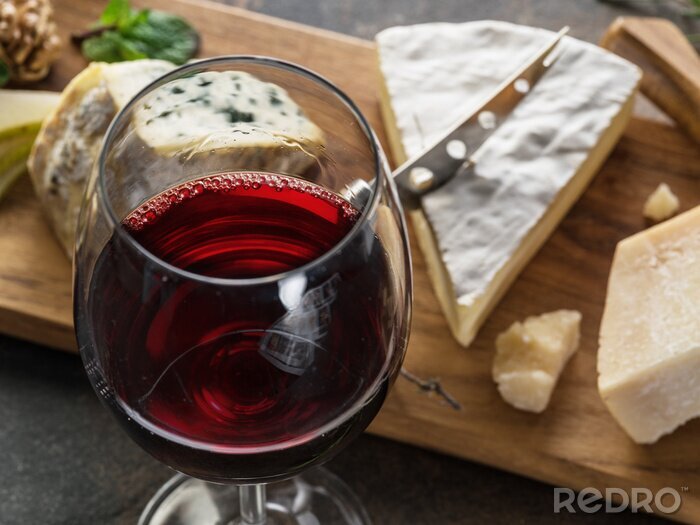 Fotobehang Rode wijn en kaasplankje