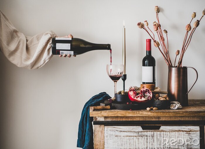Fotobehang Rode wijn kaarsen en bloemen