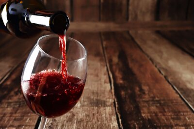 Fotobehang Rode wijn op hout