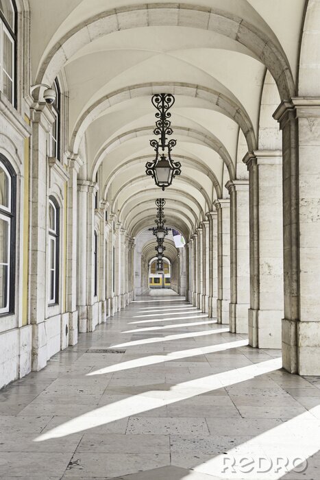 Fotobehang Ruimtelijke colonnade in Lissabon