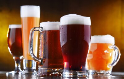 Fotobehang Samenstelling van verschillende soorten bier
