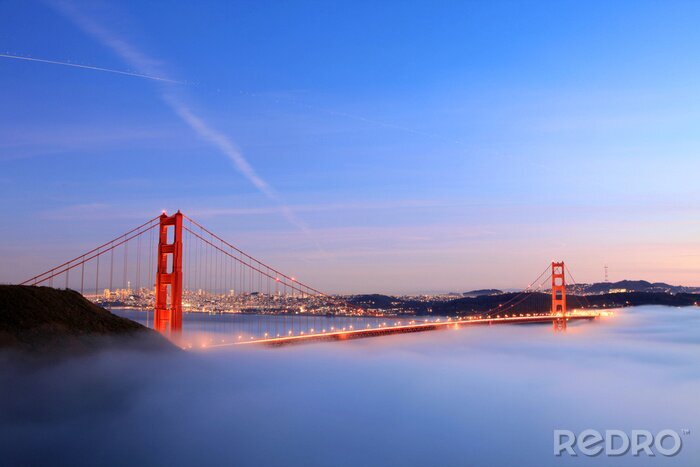 Fotobehang San Francisco en de brug in de mist